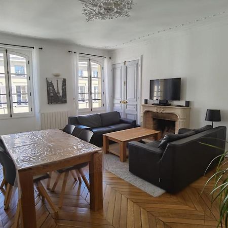 3 Pieces 4****, Au Coeur Du Quartier Historique Apartment Versailles Bagian luar foto
