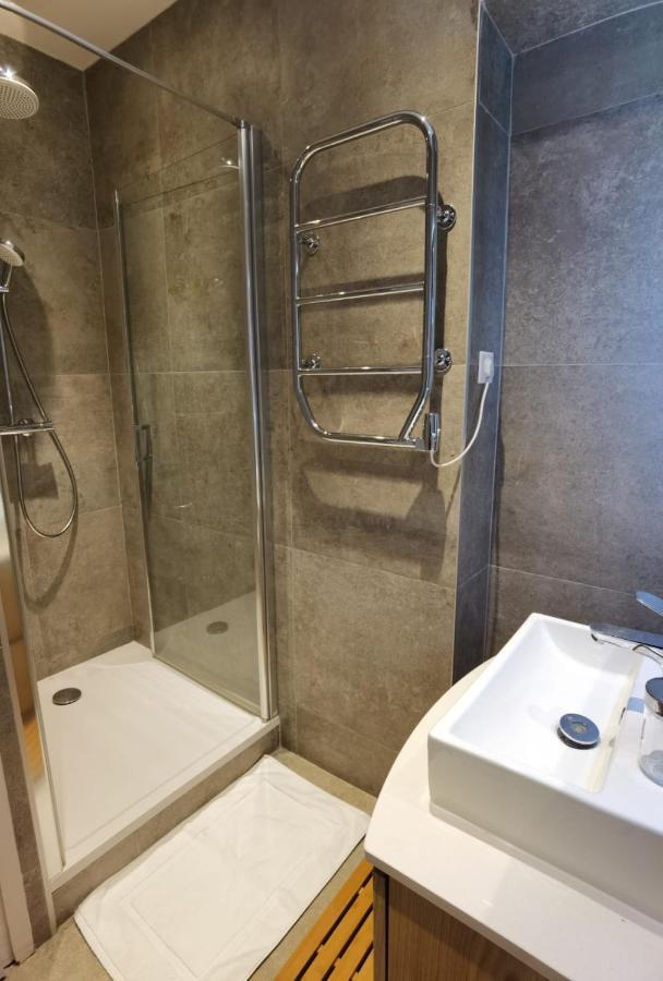 3 Pieces 4****, Au Coeur Du Quartier Historique Apartment Versailles Bagian luar foto