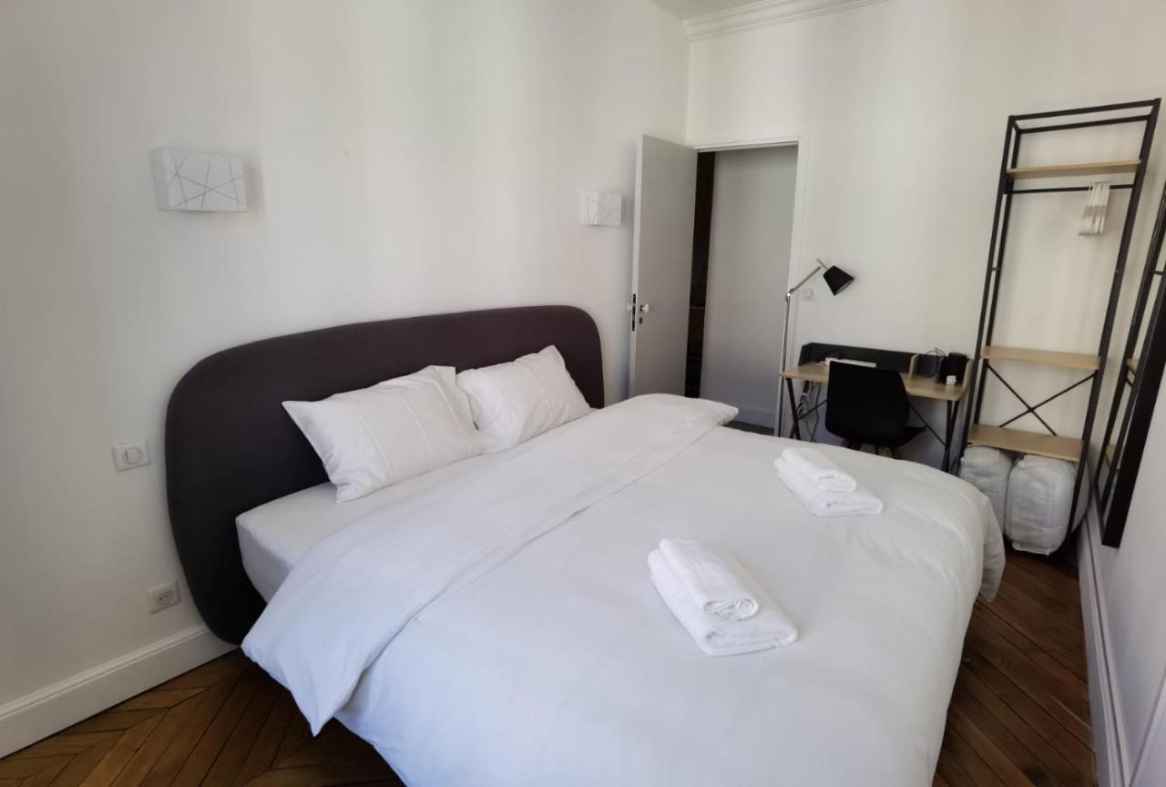 3 Pieces 4****, Au Coeur Du Quartier Historique Apartment Versailles Bagian luar foto