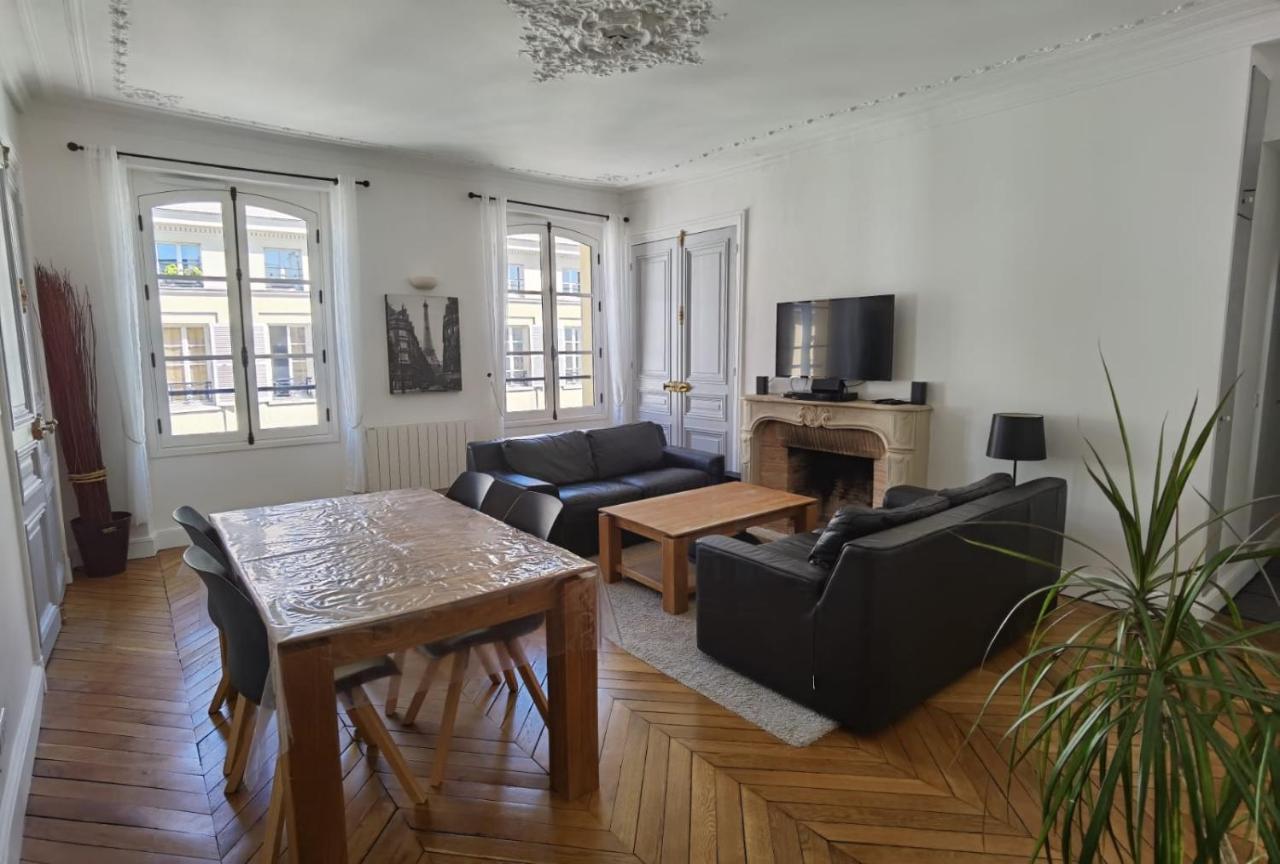 3 Pieces 4****, Au Coeur Du Quartier Historique Apartment Versailles Bagian luar foto