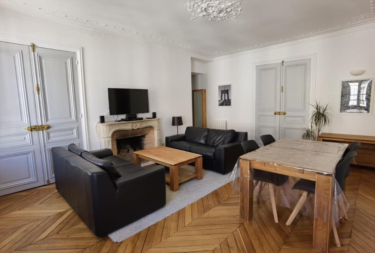 3 Pieces 4****, Au Coeur Du Quartier Historique Apartment Versailles Bagian luar foto
